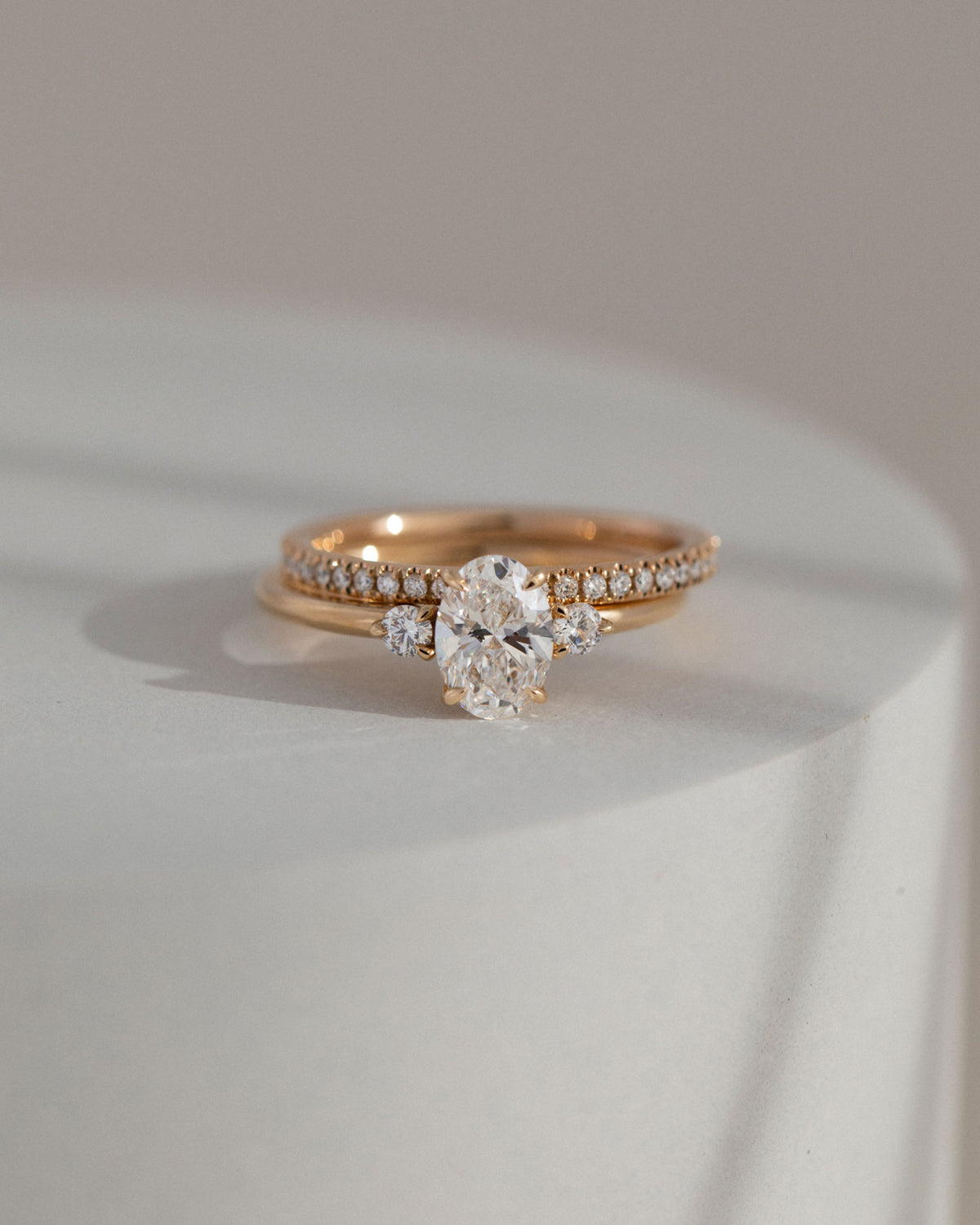 Siro Oval Three Stone diamond ring - yellow gold
