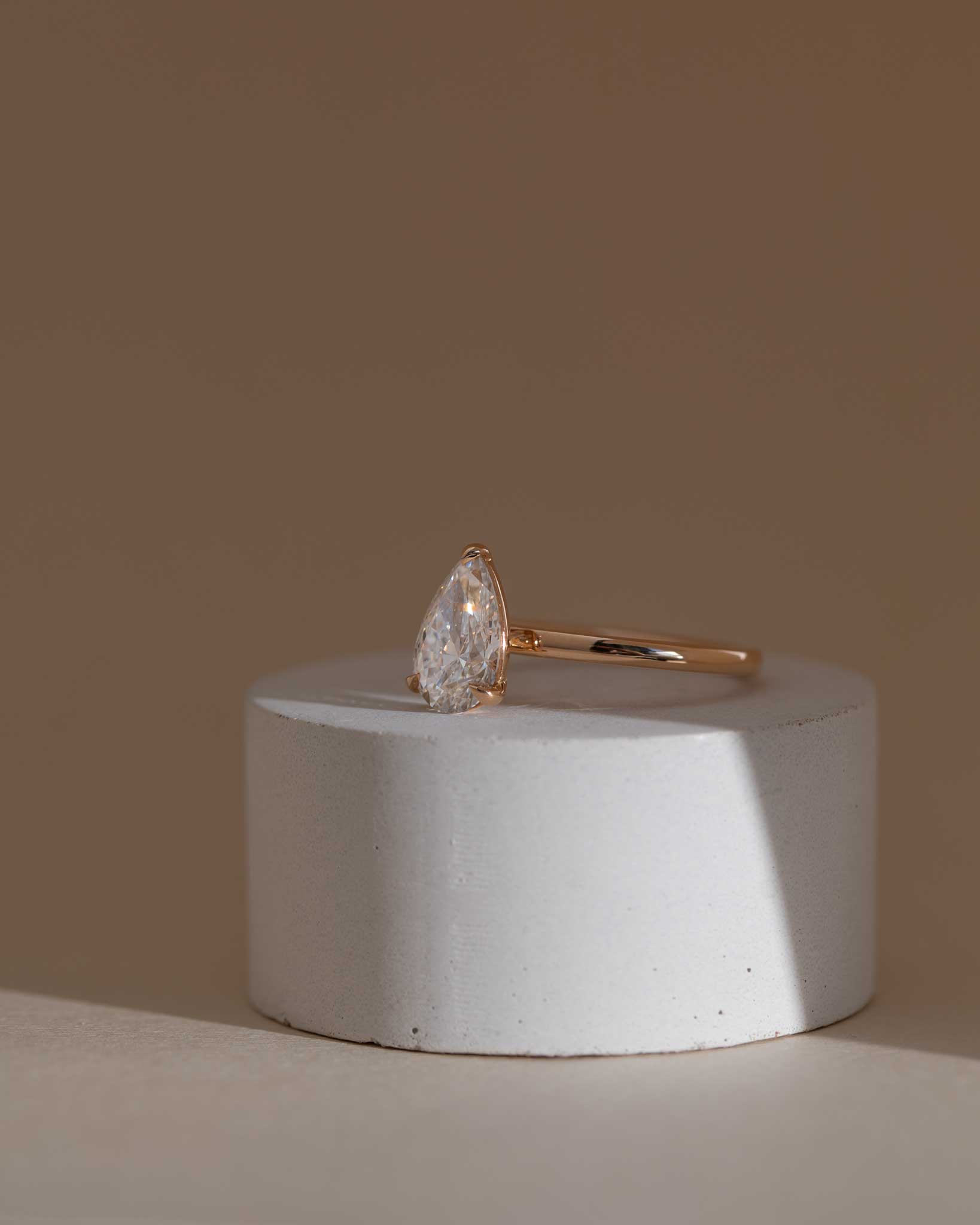 Siro Pear diamond ring - Yellow Gold