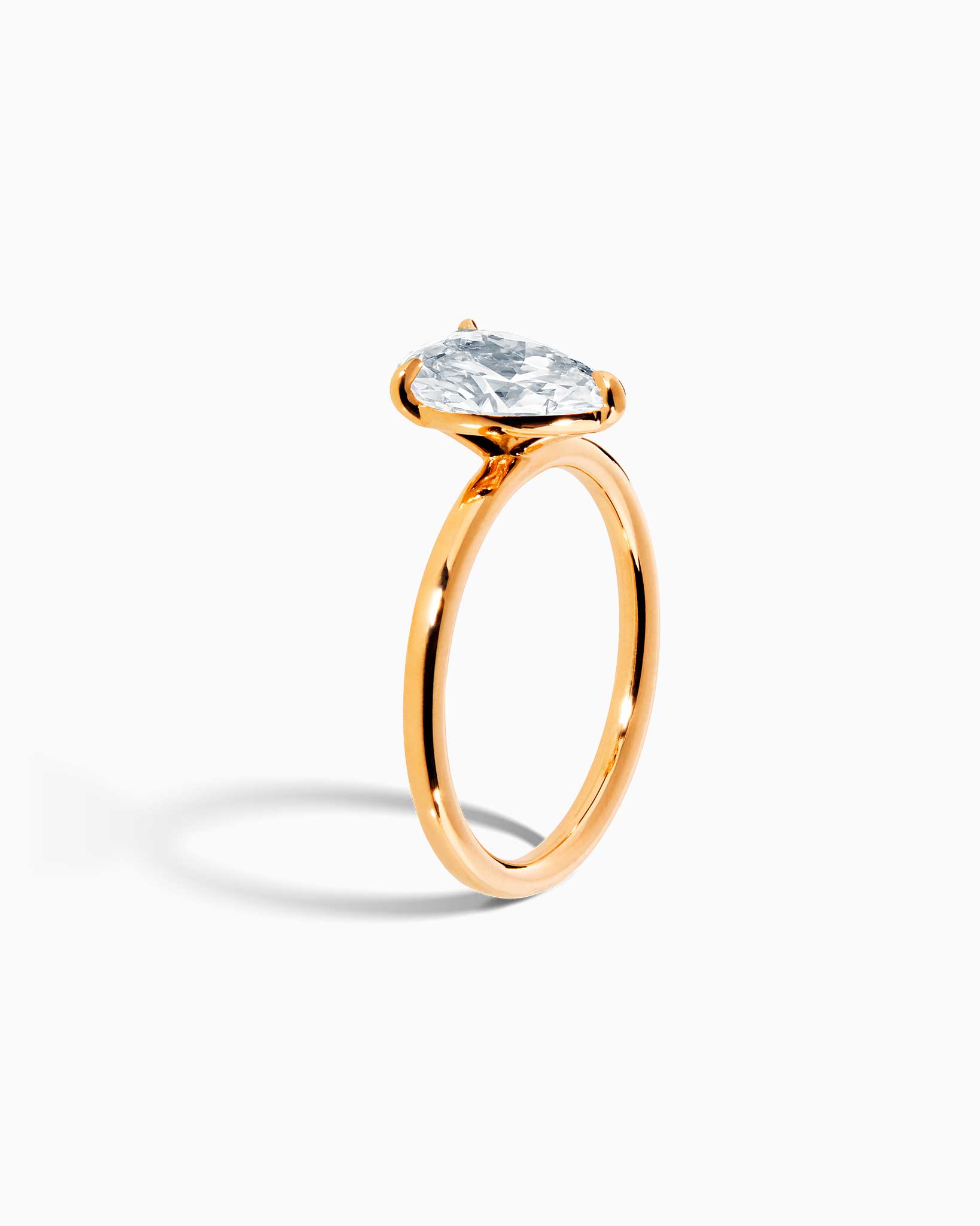 Siro Pear diamond ring - Yellow Gold