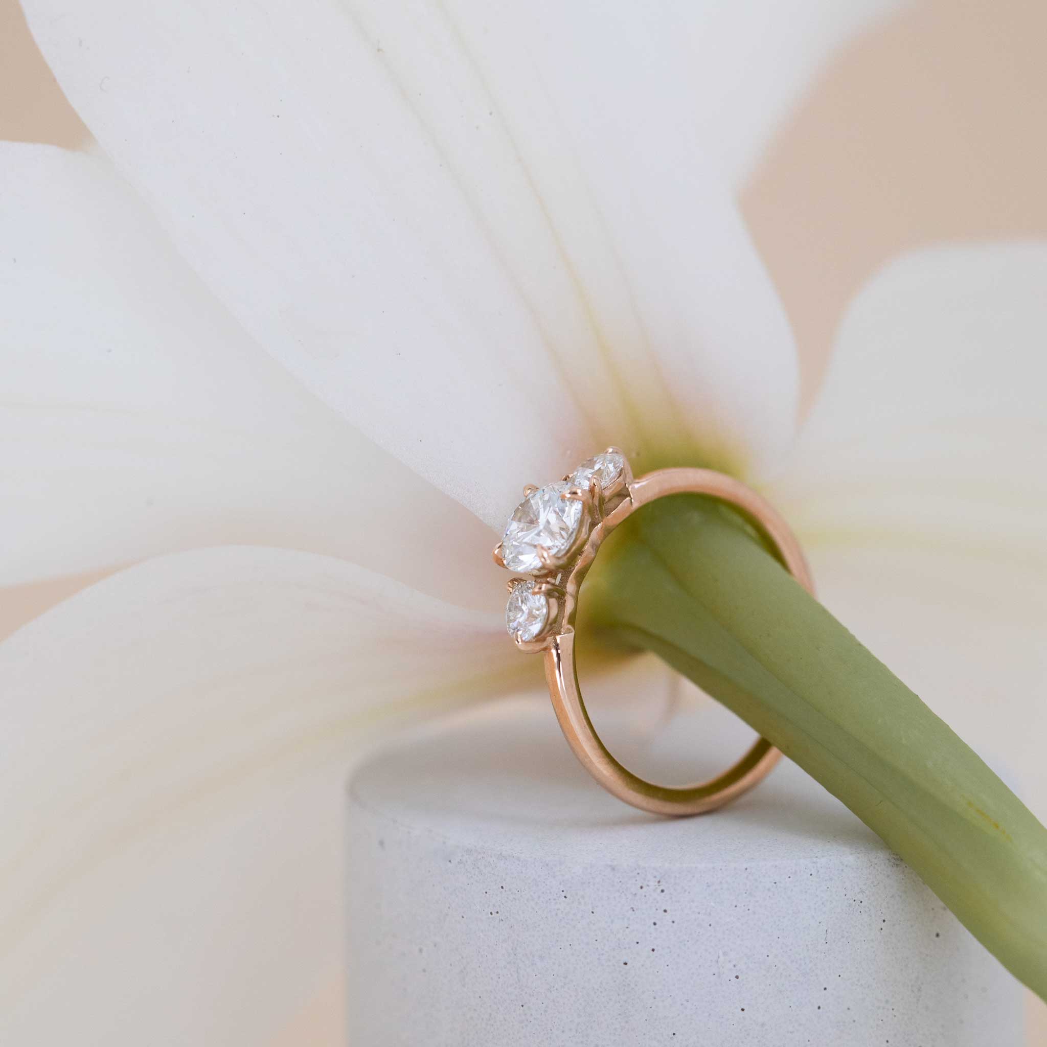 Siro Three Stone diamond ring - yellow gold