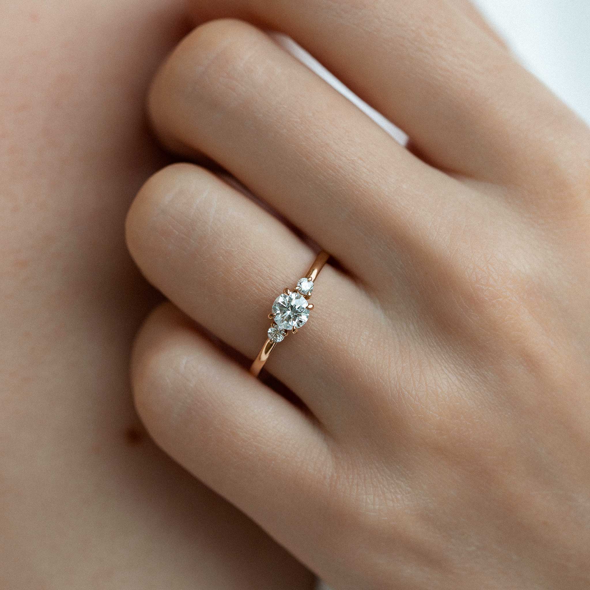 Siro Three Stone diamond ring - yellow gold