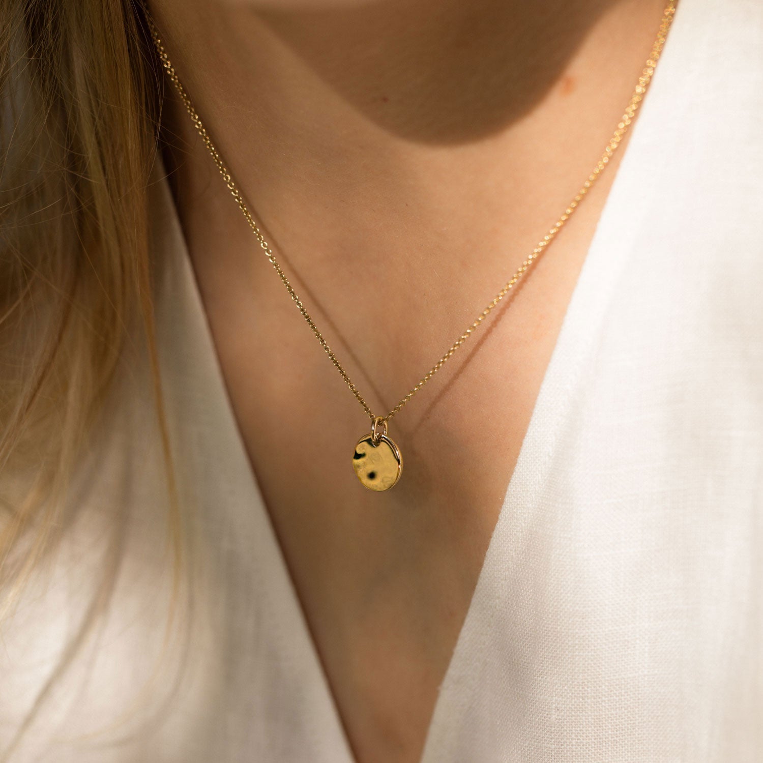 Hammered disk pendant necklace