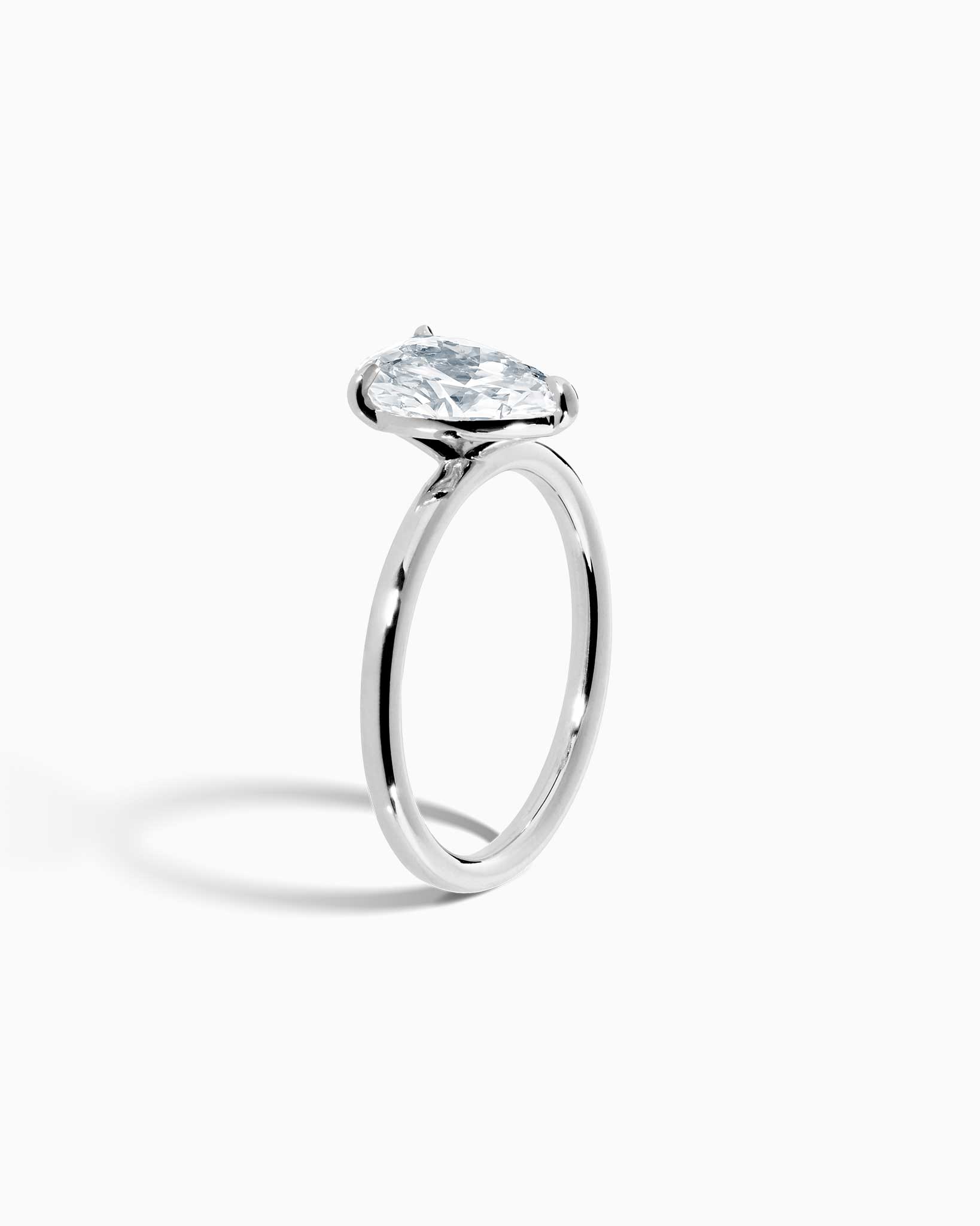 Siro Pear diamond ring - White Gold