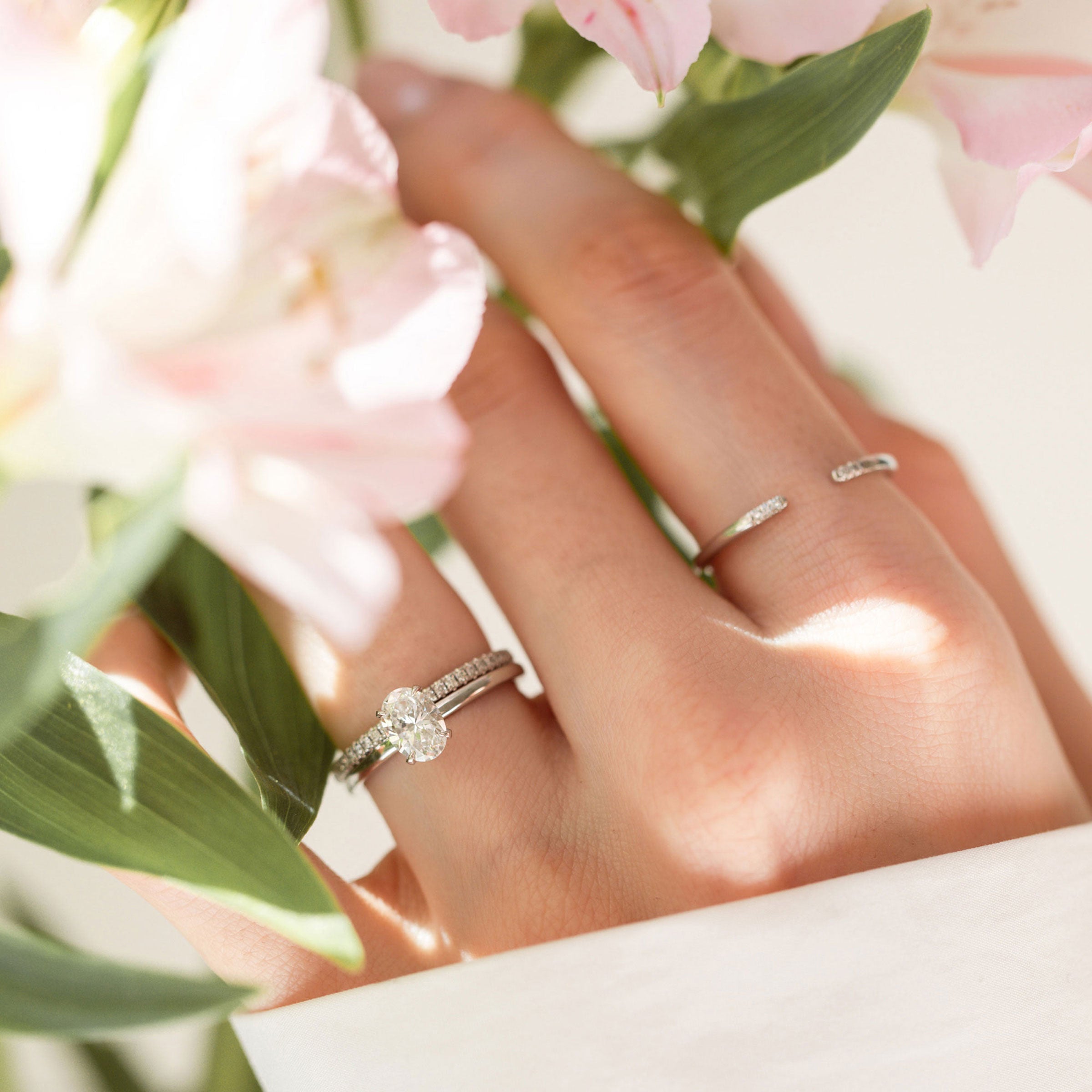 Siro Oval diamond ring white gold